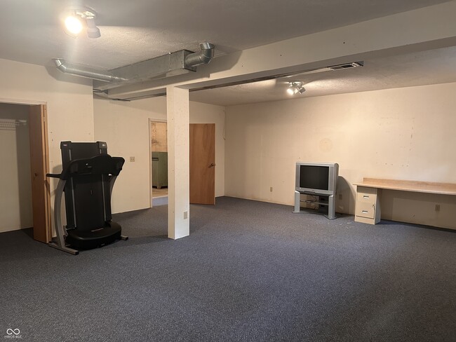 Building Photo - 243 W Co Rd 650 N