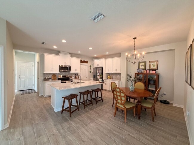 Building Photo - 6001 Fiore Dr