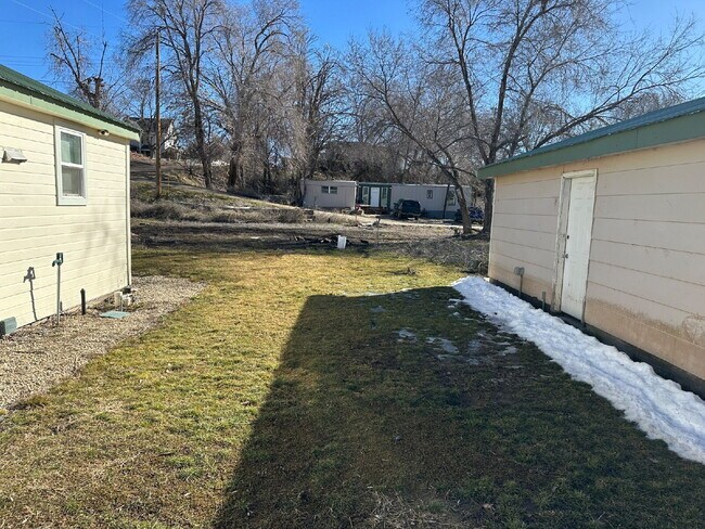 Building Photo - "Charming Little 2-Bedroom Gem on North 5th Street with Elegant Granite Touches!"