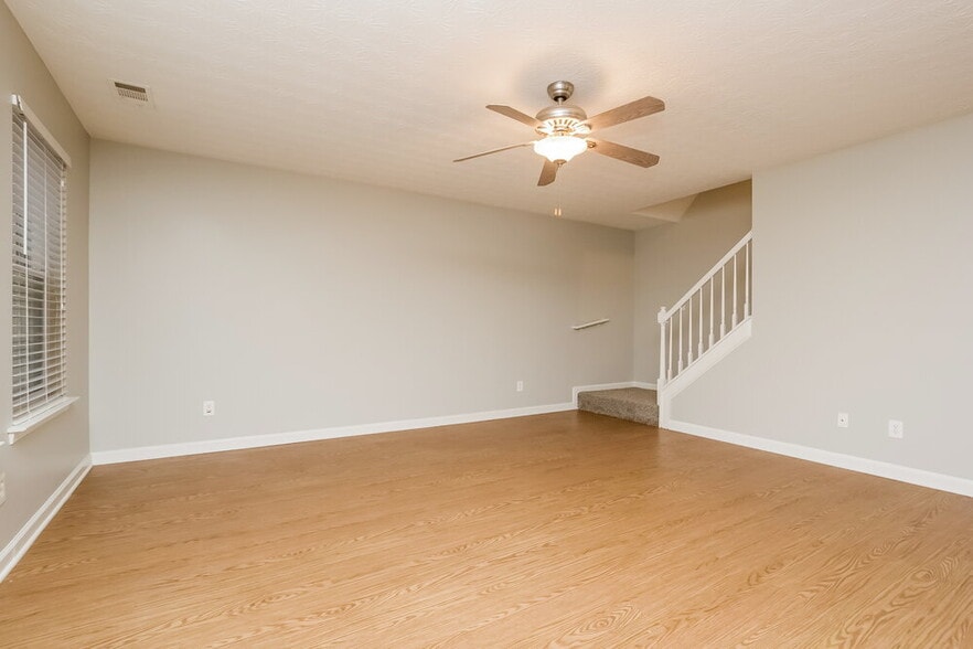 Building Photo - 340 Meadows Ln