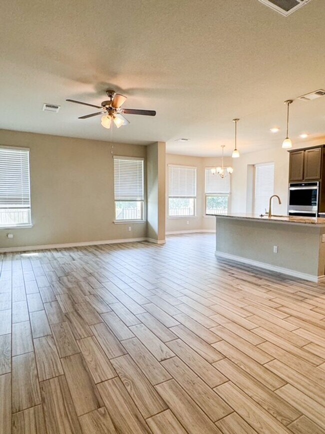 Building Photo - Stunning home with ALL THE SPACE in 3 Creeks!