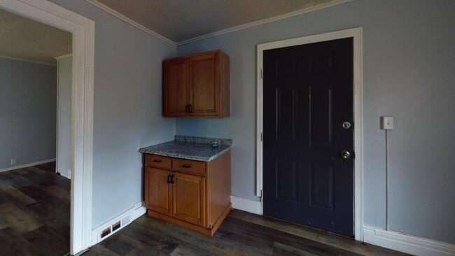 Building Photo - 10 Locust St