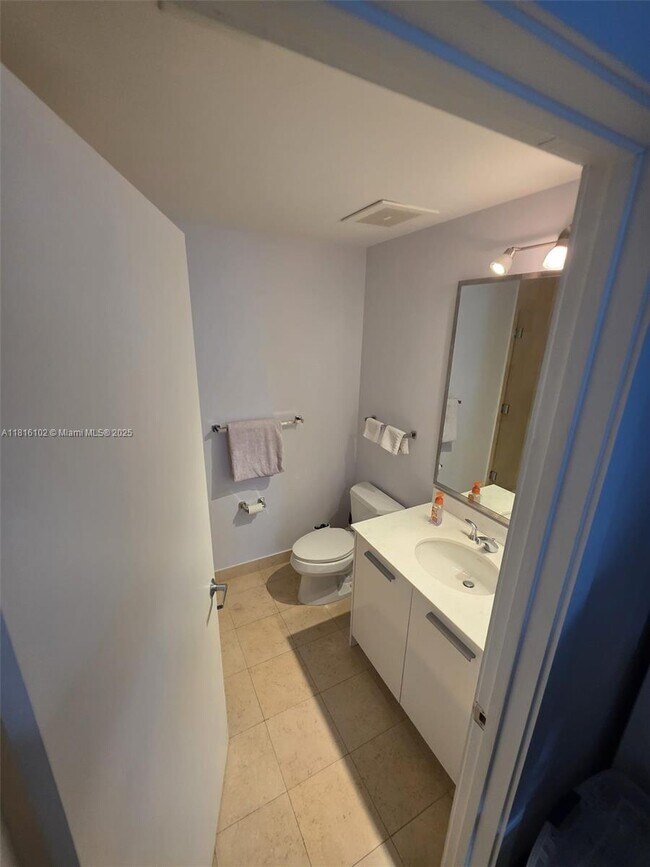 Building Photo - 1060 Brickell Ave