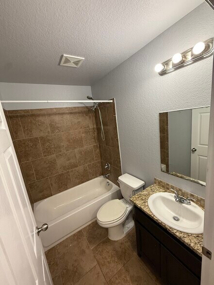 Building Photo - 11114 Baywood St