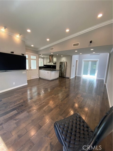 Building Photo - 520 Calle Aragon