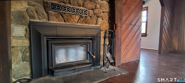 Building Photo - 21b Hoydens Hill Rd