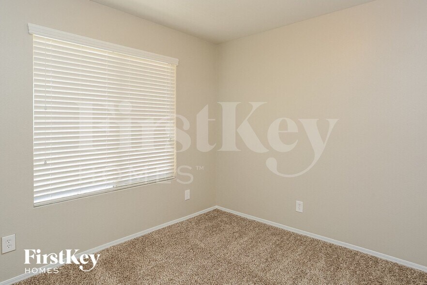 Building Photo - 4705 Crimson Leaf Dr