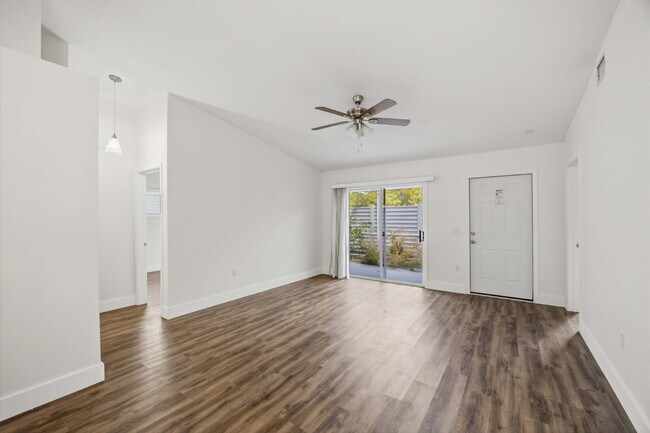 Building Photo - "Stylish Punta Gorda villa : 2-Bed, 2-Bath completely remodeled and is ready for you!!