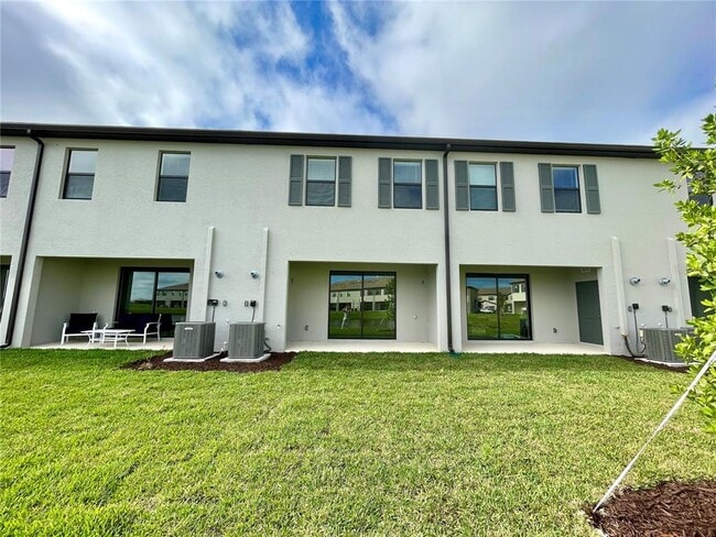 Building Photo - 15031 Sunny Day Dr