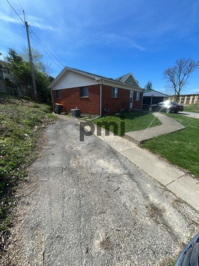 Building Photo - 116 E 19th St