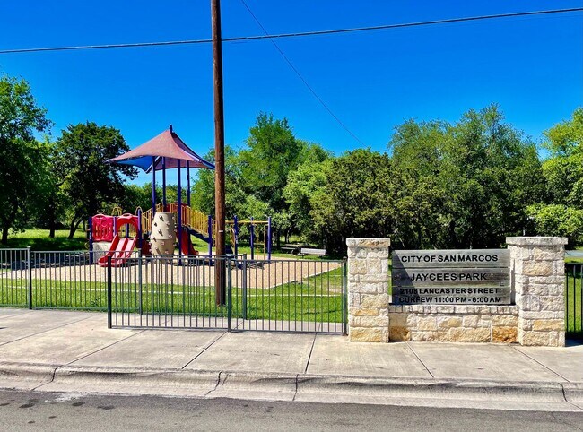 Building Photo - A Perfect Home, In A Perfect Location!