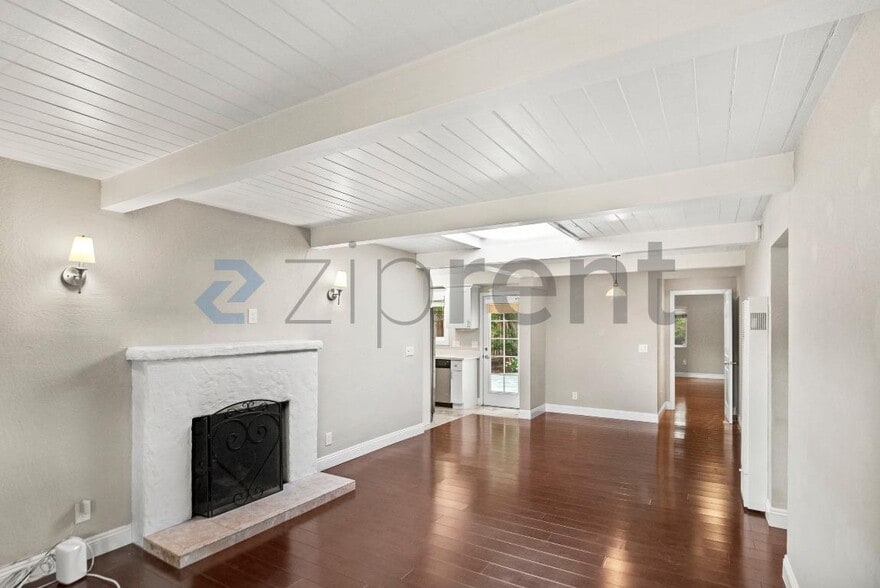 Building Photo - 1135 Hollyburne Ave