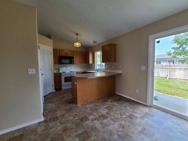 Building Photo - Nice Home near Vallivue High School