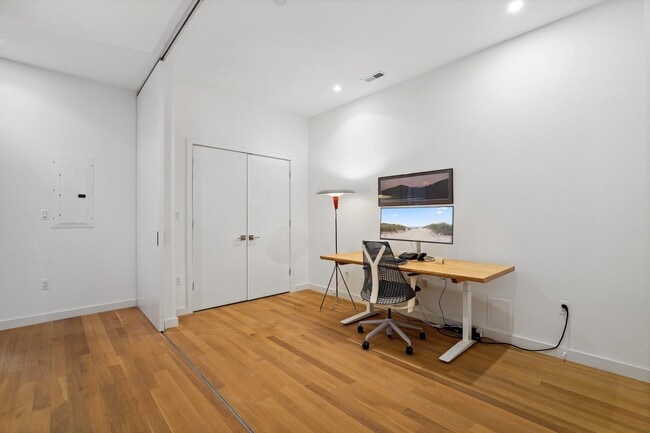 Building Photo - 1539 6th St NW