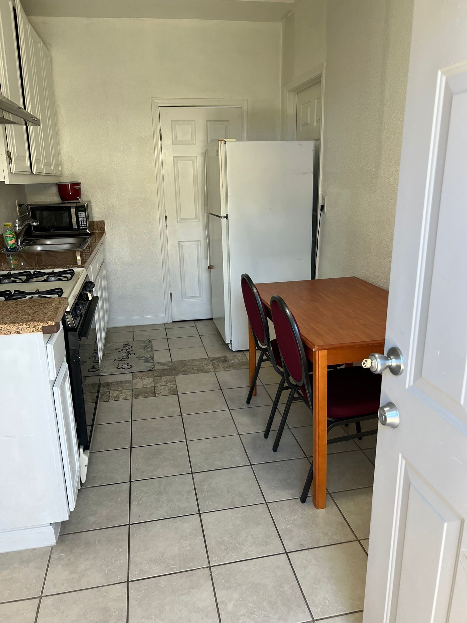 Building Photo - 1554 Ellis Ave