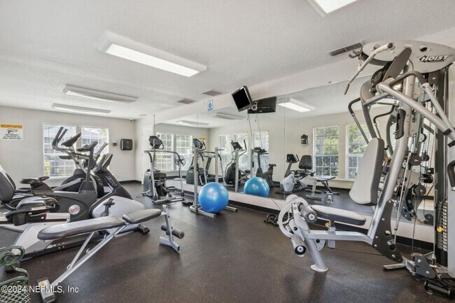 Building Photo - Renovated Condo in a Convenient Location!