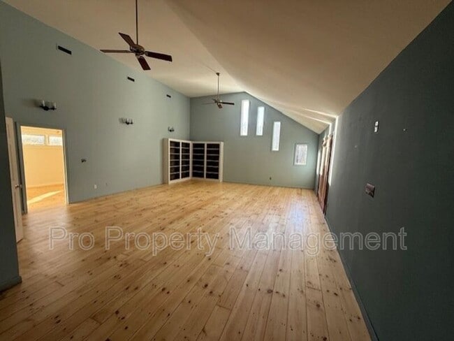 Building Photo - 500 Nonnewaug Rd