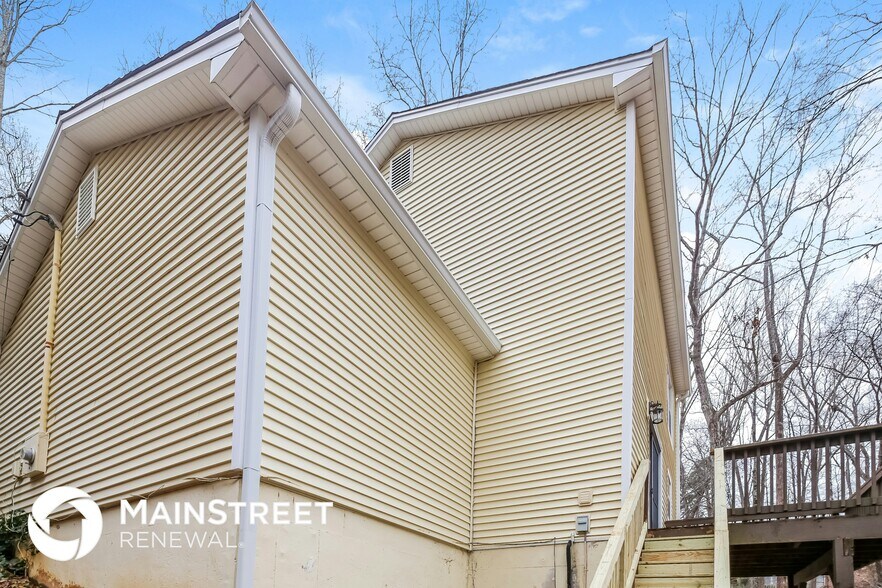 Building Photo - 1545 Dogwood Dr