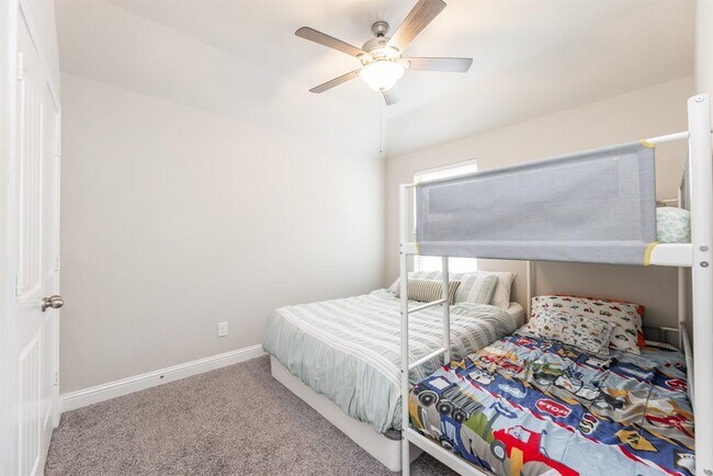Building Photo - 15215 Holloway Hls Trl
