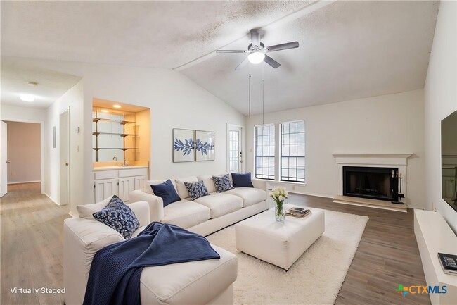 Building Photo - 1202 Thorpe Ln