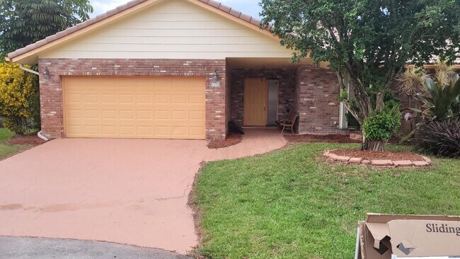 Primary Photo - 4115 NW 70th Way