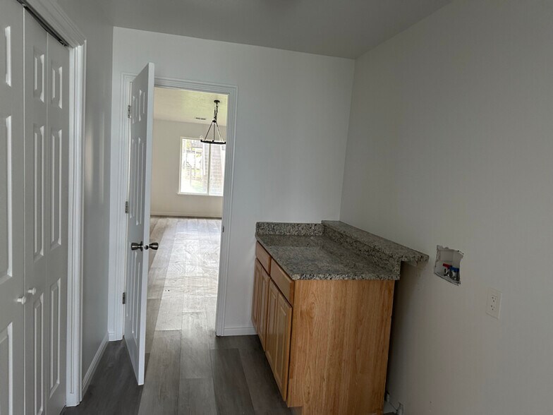 Building Photo - 3127 W 525 N