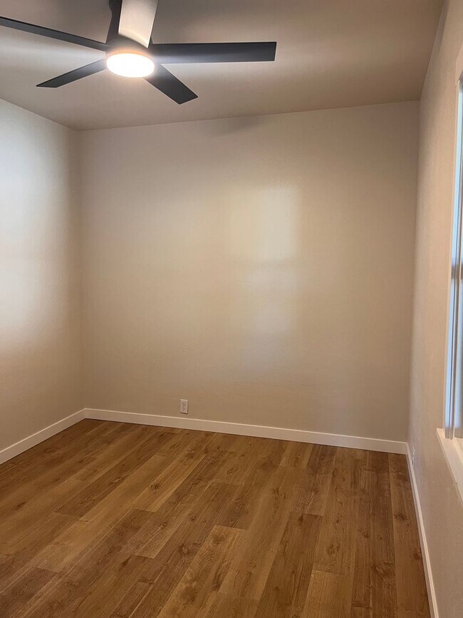 Building Photo - 315 N 1st St