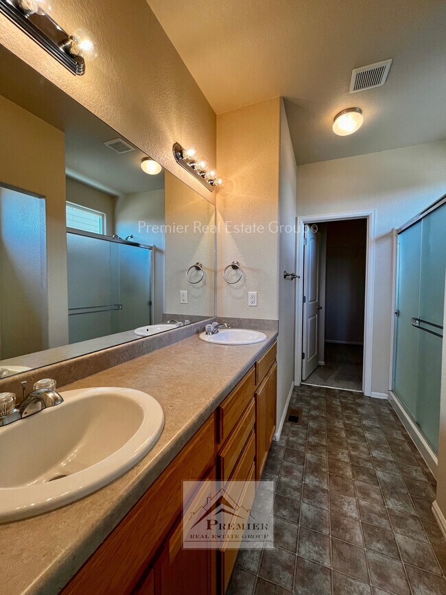 Building Photo - 4959 Justeagen Dr