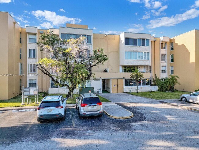 Building Photo - 6841 SW 147th Ave
