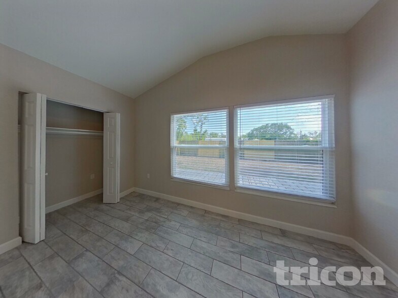 Building Photo - 4460 49th Ave N