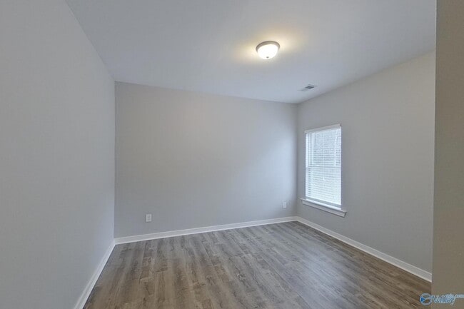 Building Photo - 433 White Oak Cir