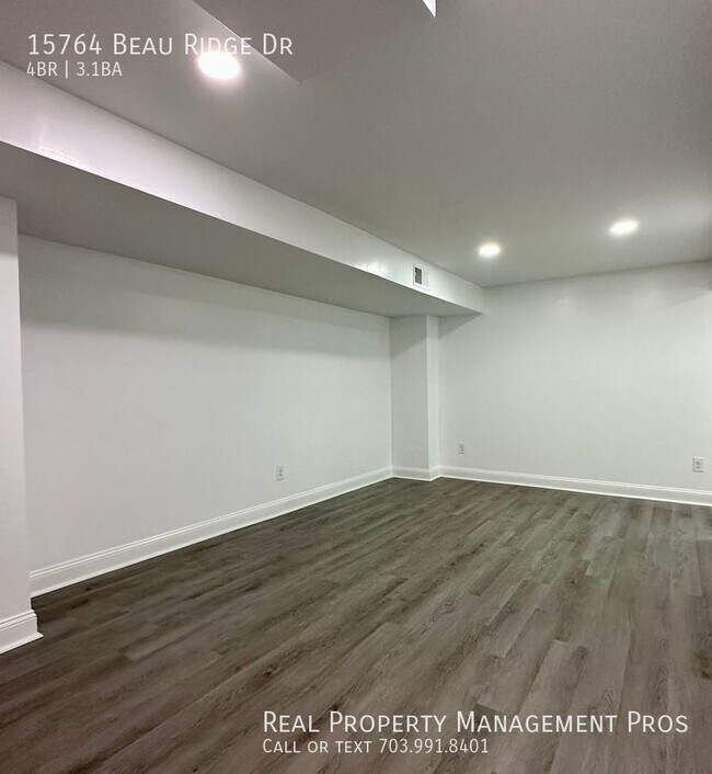 Building Photo - 15764 Beau Ridge Dr