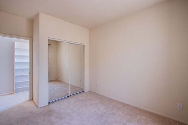 Building Photo - 4 bedroom 3 bath centrally located home