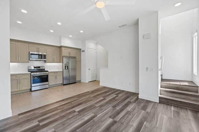 Building Photo - 1632 Doheny Way