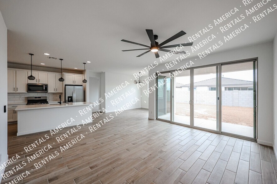 Building Photo - 11338 E Ulysses Ave