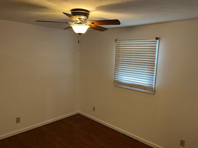 Building Photo - Three Bedroom 2 Bath Home in Bethalto with...