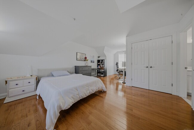 Building Photo - 1707 Summer St