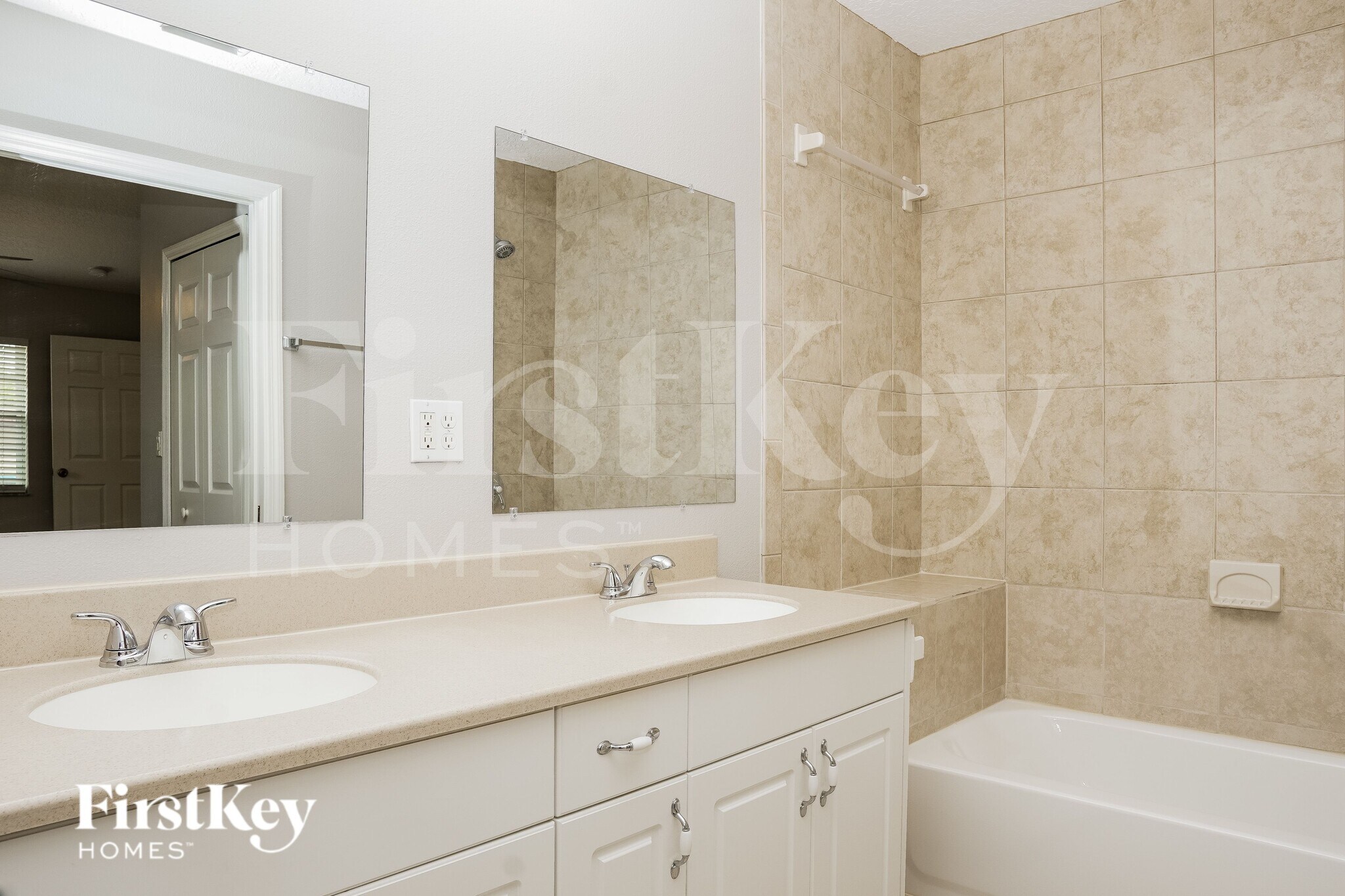 Building Photo - 1136 Delmar Terrace