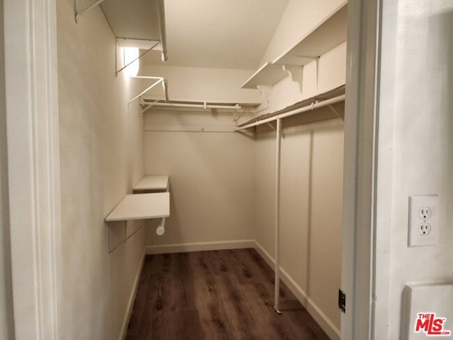 Building Photo - 601 S Van Ness Ave