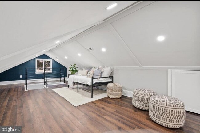 Building Photo - 612 44th St NE