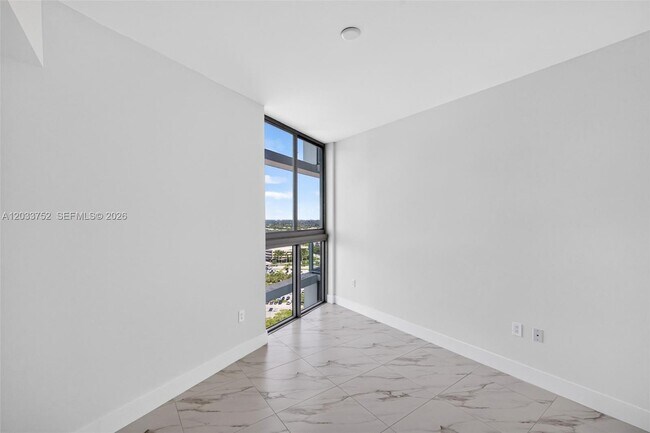 Building Photo - 2000 Metropica Wy