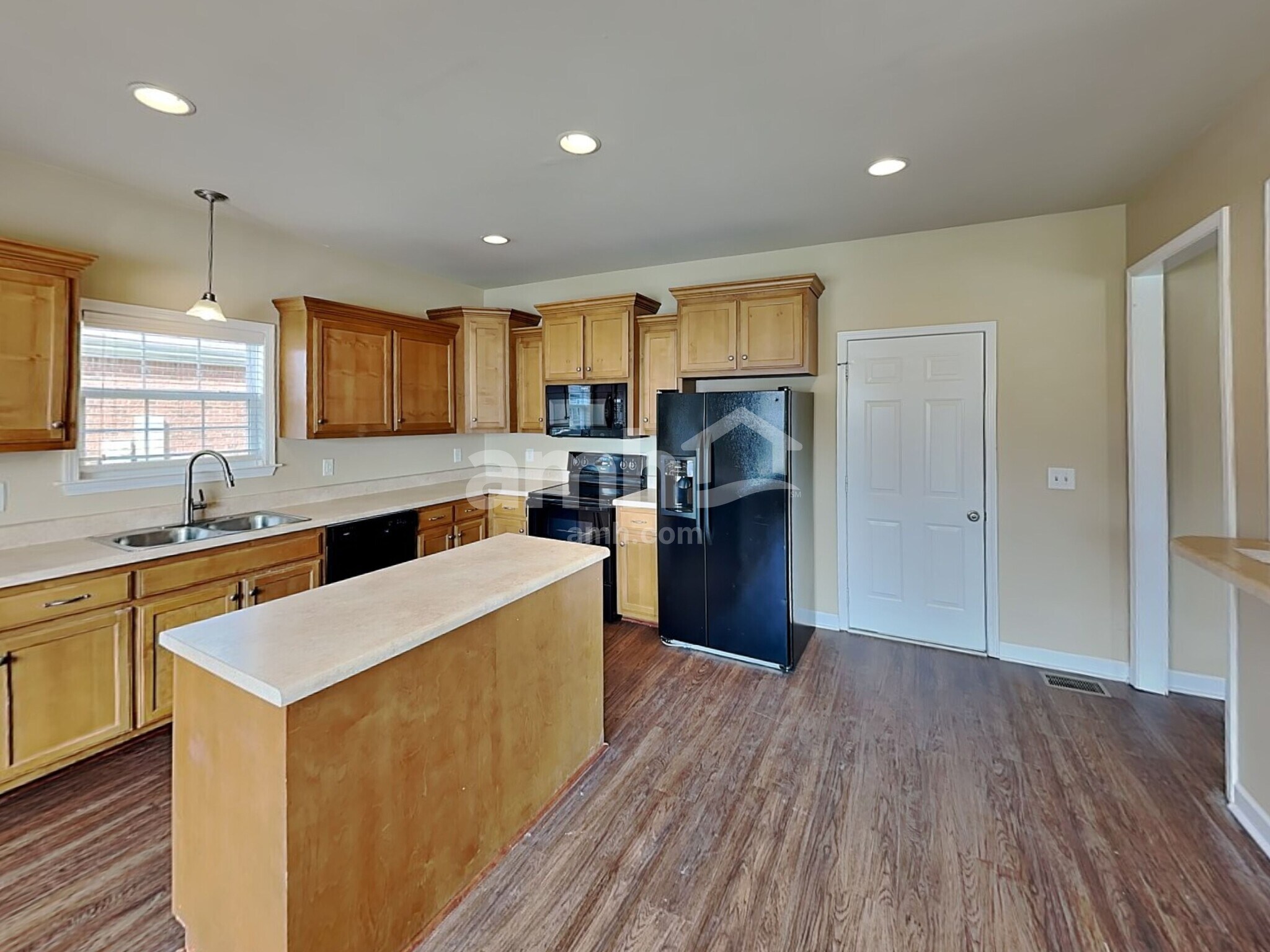 Building Photo - 3016 Sommette Dr