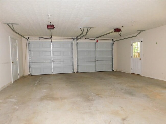 Building Photo - 576 Greenwood Park Way