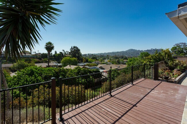 Building Photo - La Mesa Charmer with Mount Helix Views!