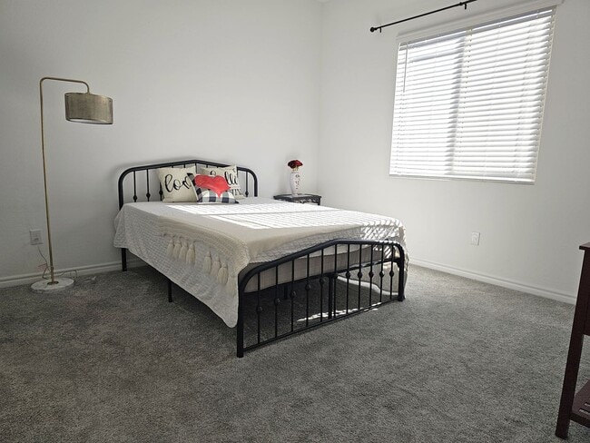 Building Photo - Summerlin West Community!!
