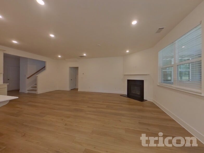 Building Photo - 45 Mayhaw Pt