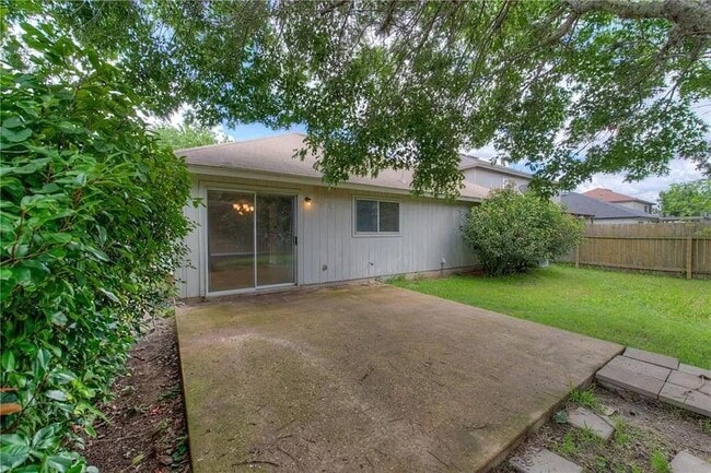 Building Photo - 2513 Glen Field Dr