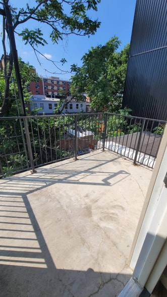 Building Photo - 75 Woodbine St