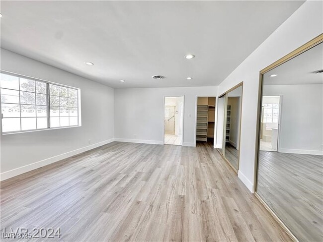 Building Photo - 401 Holcomb