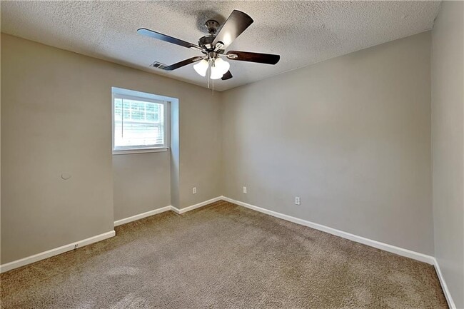 Building Photo - 4956 W Ridge Dr